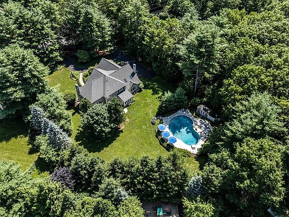 2nd image of 15 Ronald Rd