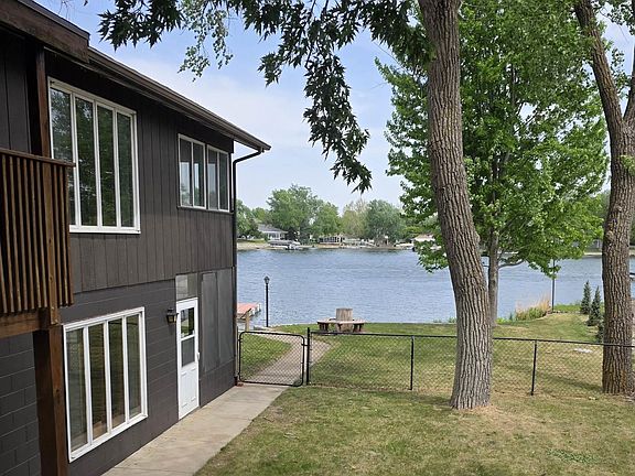 3rd image of 33 Lakewood Dr