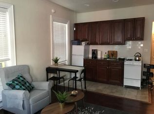 2225 Locust St APT 1R, Philadelphia, PA 19103