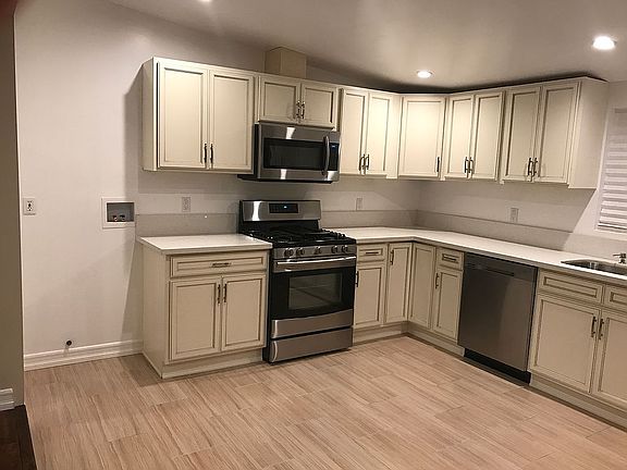 3rd image of 2137 Glenada Ave