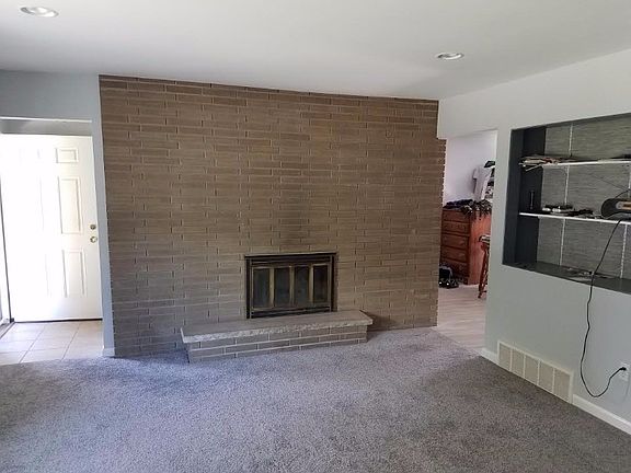 3rd image of 702 Webb Dr