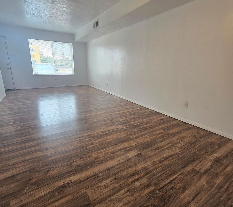 1st image of 1832 Buena Vista Dr SE APT A