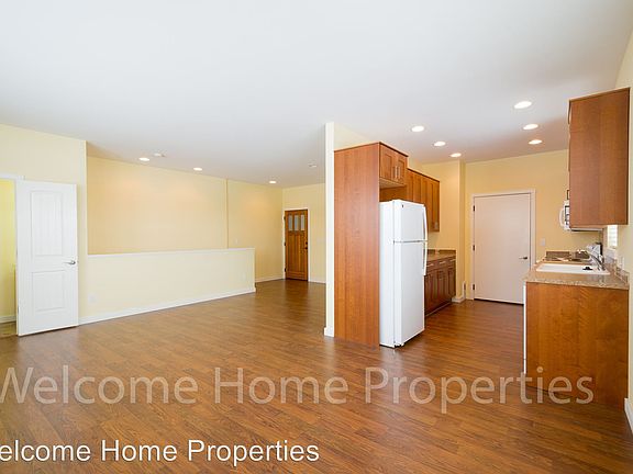 4th image of 820 NE Bunky Ln