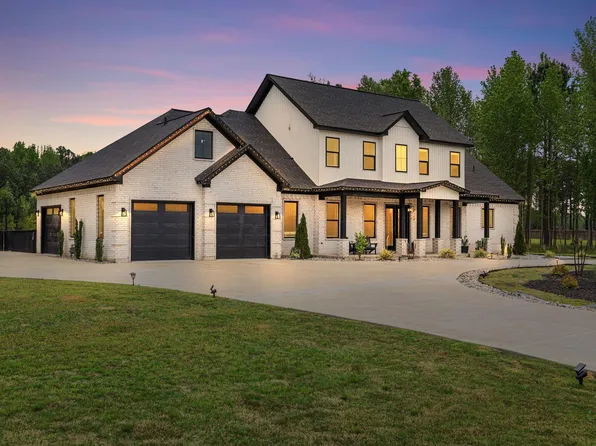 1609 Hunters Chase Rd, Jacksonville, AR 72076