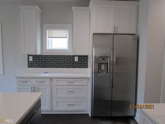 4th image of 405 Bradford St