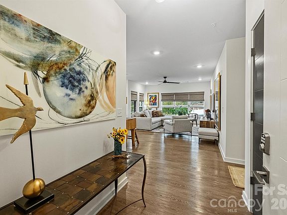 4th image of 3630 Davidson St #2201