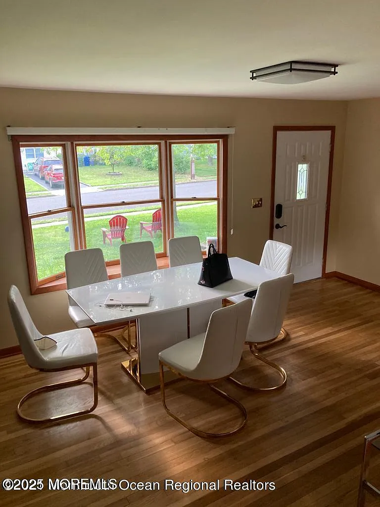 3 bed, 1796 sqft, $2,100 — Photo 4
