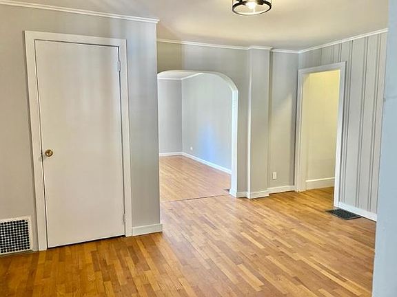 4th image of 323 E Cortland St