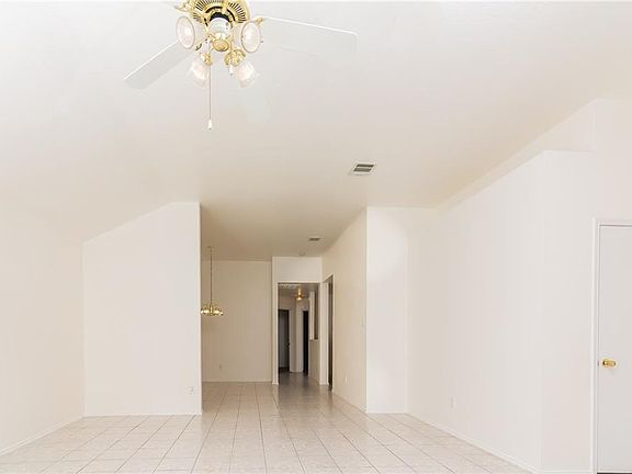 2nd image of 1713 Kelly Ln