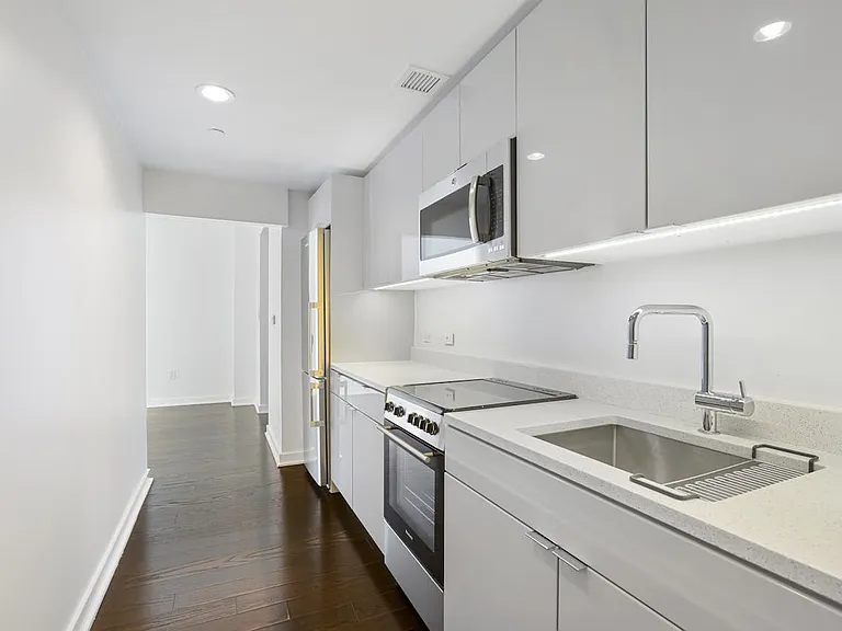 400 W 113th St #826 — Photo 5