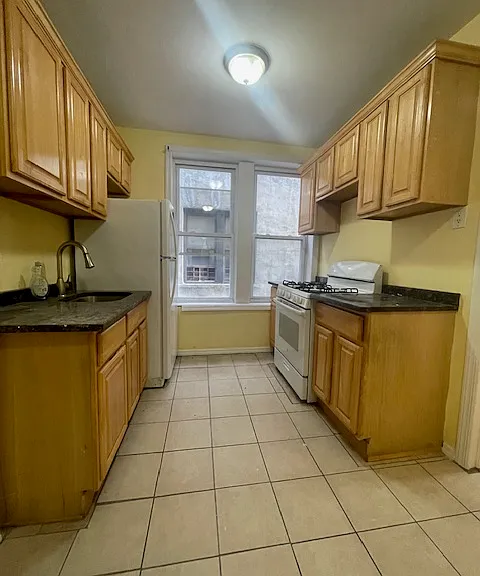 259 E 46th St #2F — Photo 1