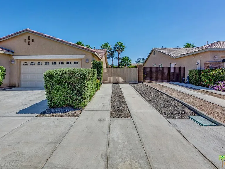 81433 Avenida Esmeralda — Photo 8