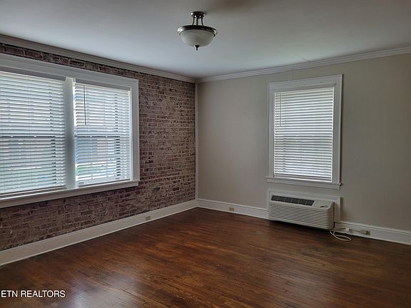 3rd image of 605 NW King St APT 2