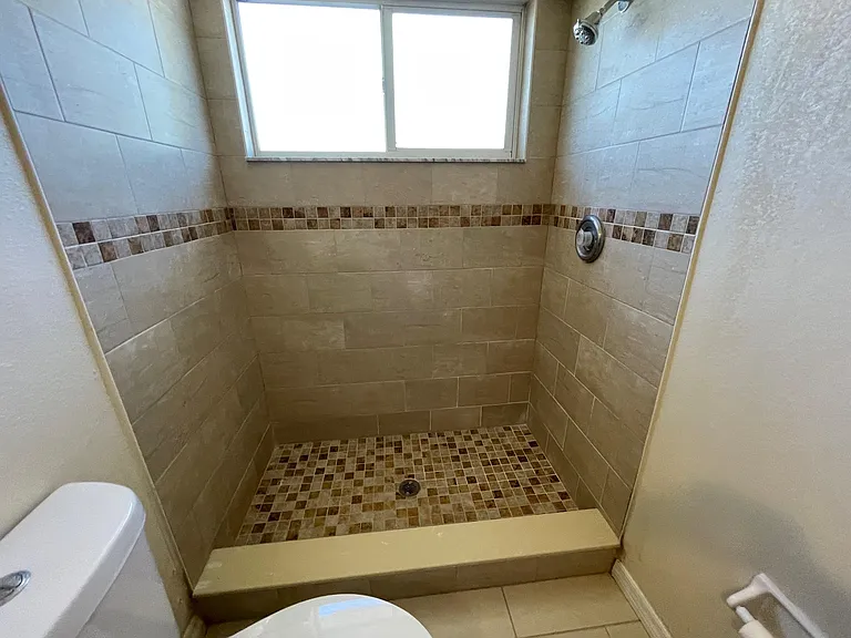 2556 W Brook Ln — Photo 8