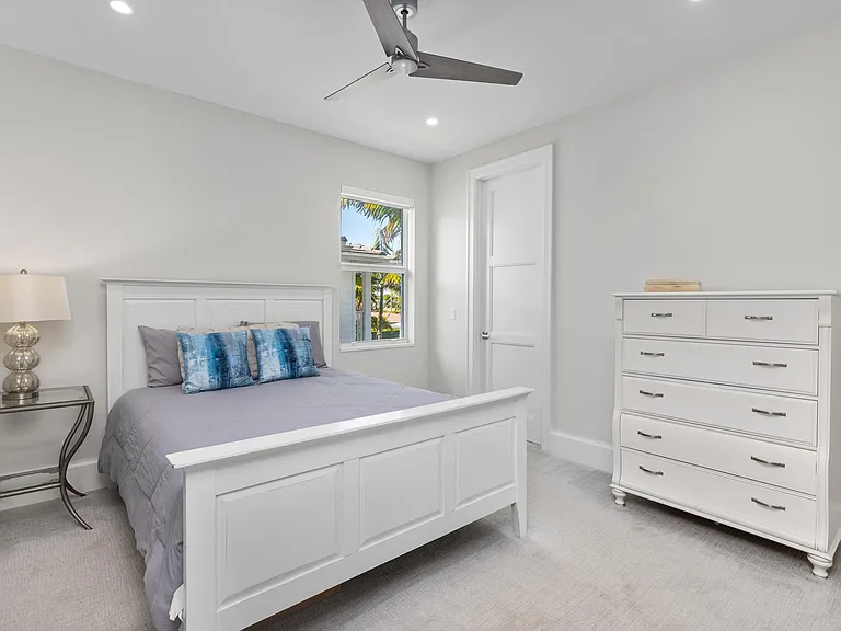 444 NE Wavecrest Way — Photo 34