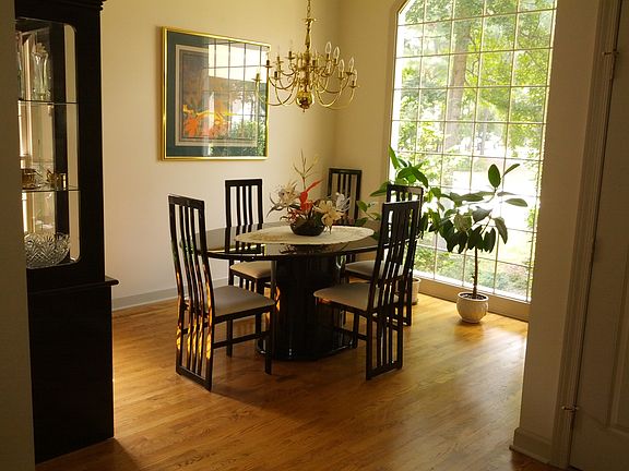 3rd image of 129 Kenton Pl