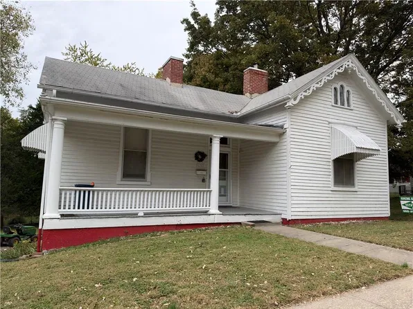 1302 Amelia St, Lexington, MO 64067