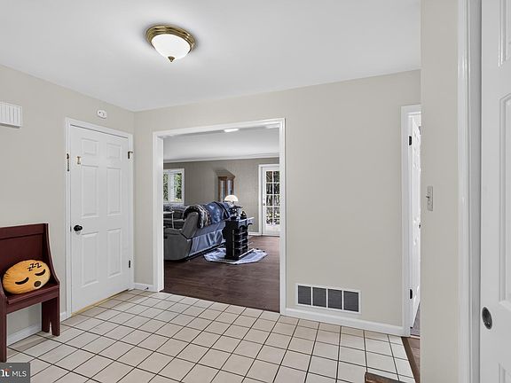 5th image of 513 Eaton Way #513
