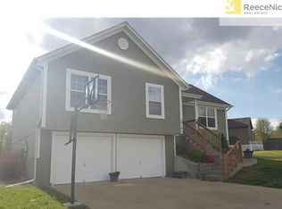 1019 NW Dogwood Dr, Grain Valley, MO 64029