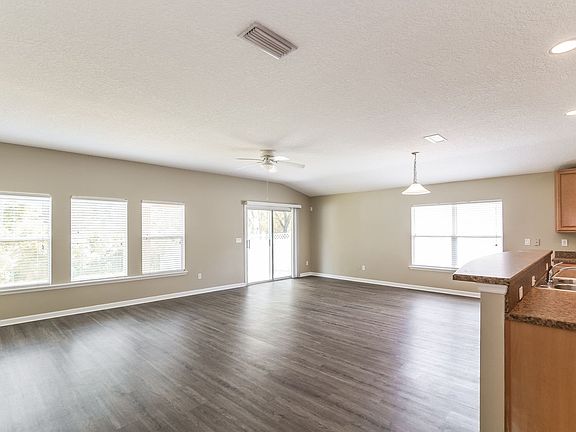 3rd image of 140 Thornloe Dr