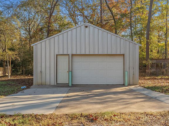 2nd image of 53 Pine Oak Ln