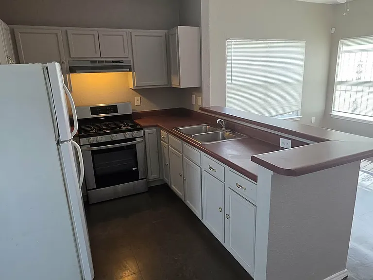 602 Chihuahua St — Photo 5
