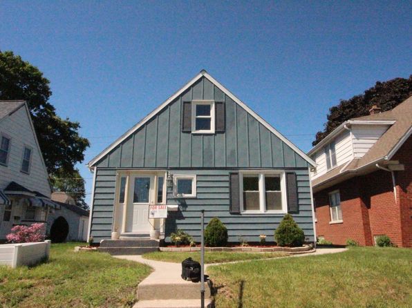 3214 W Kinnickinnic River Pkwy, Milwaukee, WI 53215
