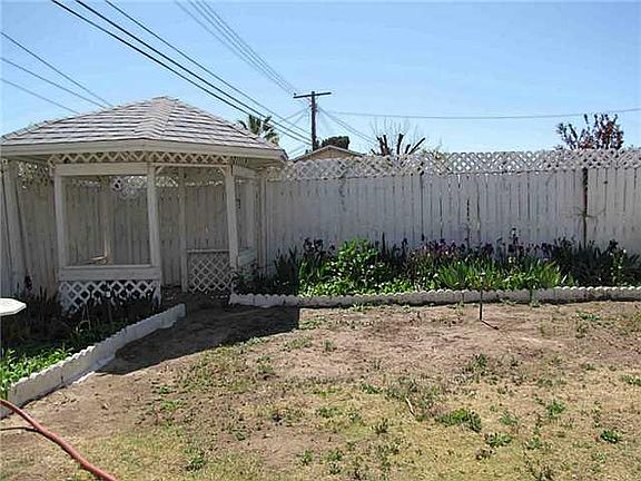 4th image of 1300 Honeysuckle Dr