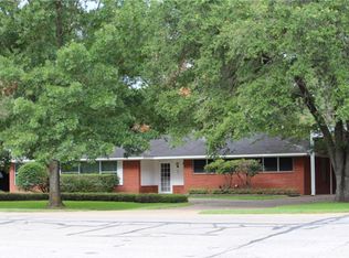 1004 N Circle Dr, Sealy, TX 77474