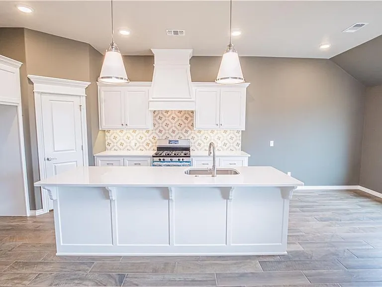 616 John Chisholm Way — Photo 6