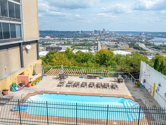 5th image of 810 Matson Pl Unit 605