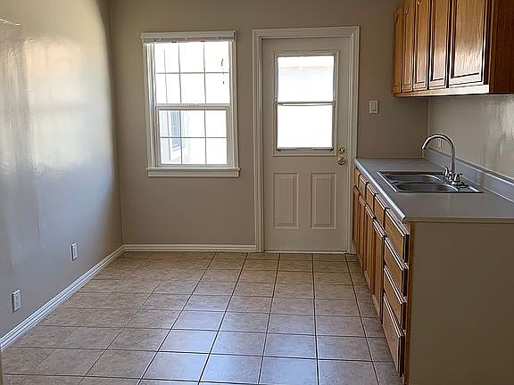 3rd image of 655 W Live Oak St APT A