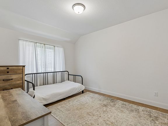 4th image of 685 Coleman St