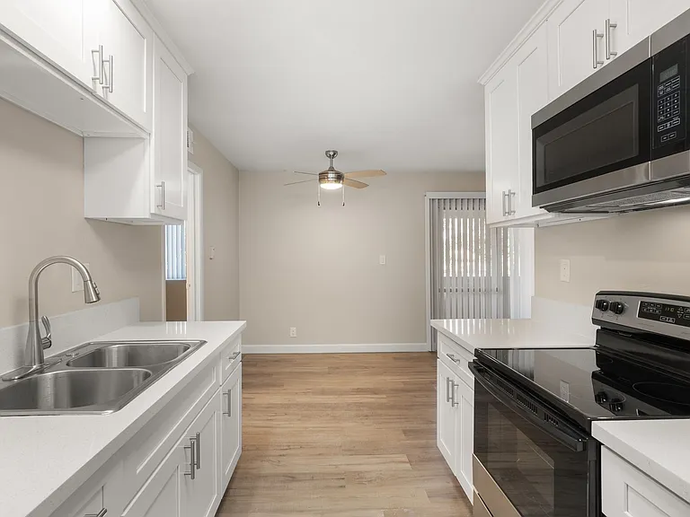 Applewood Apartments — Photo 12