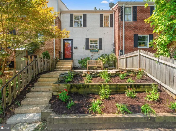 4 Ancell St, Alexandria, VA 22305