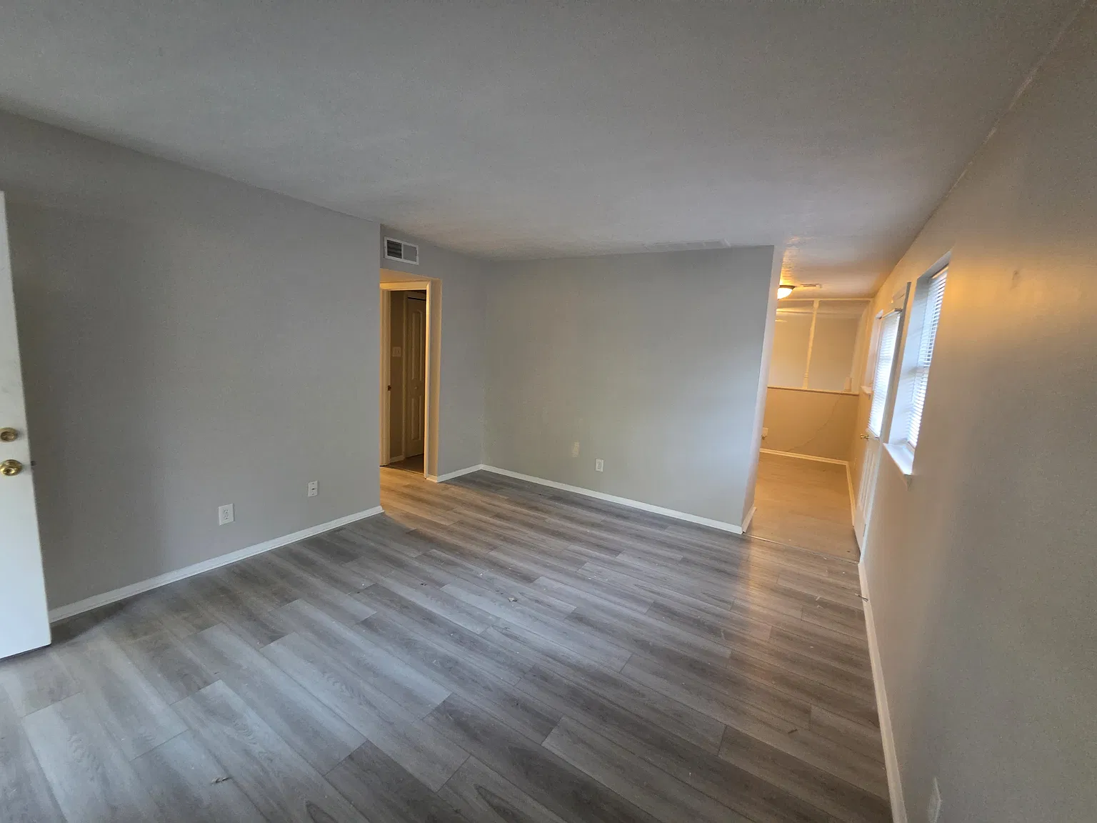 4 bed, 1329 sqft, $1,895 — Photo 2