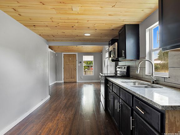 4th image of 121 QUINTA ST