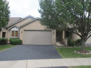 9S231 Clarenbrook Ct, Willowbrook, IL 60527