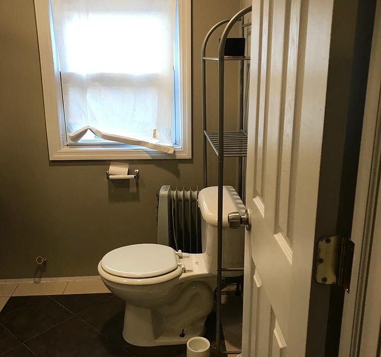 2nd image of 40 Nutman Pl Floor 3