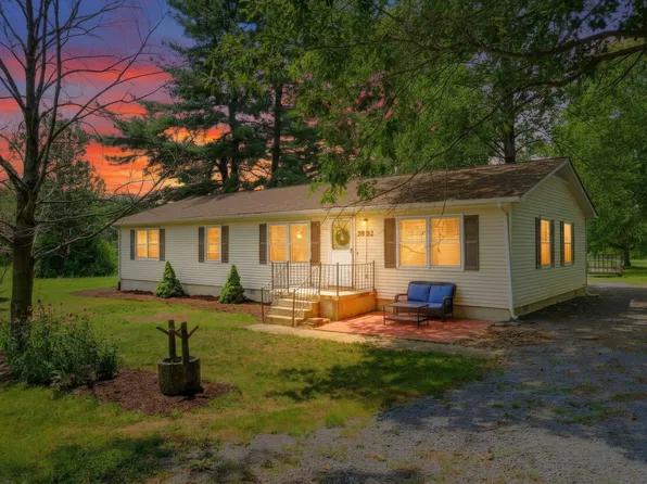 2882 E Side Hwy, Crimora, VA 24431