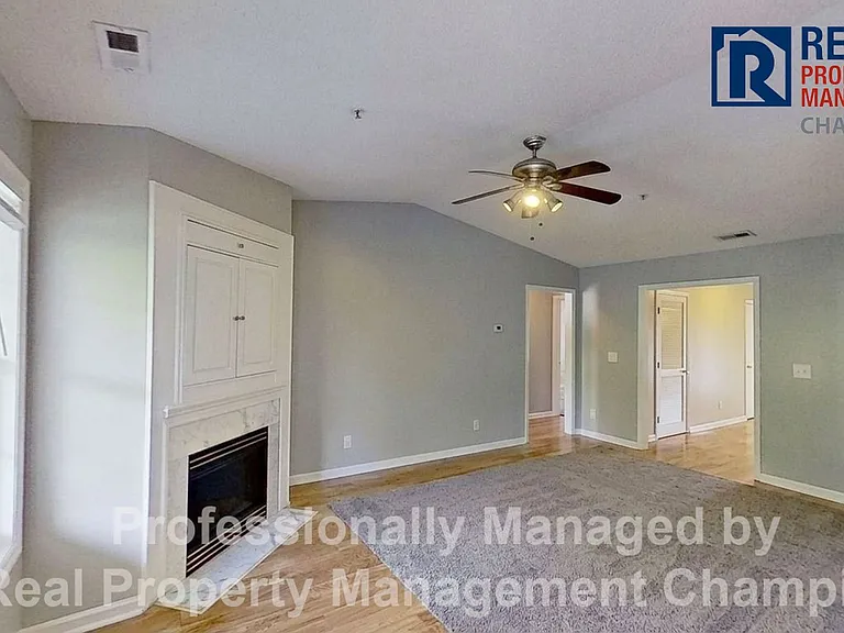 705 Summertime Ln #G — Photo 3