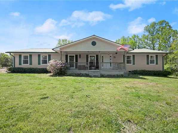 6029 Hulsey Rd, Clermont, GA 30527