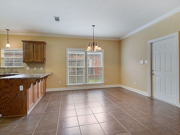 2nd image of 41012 Villa Ct S