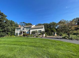 29 Winchester Dr, North Haven, CT 06473