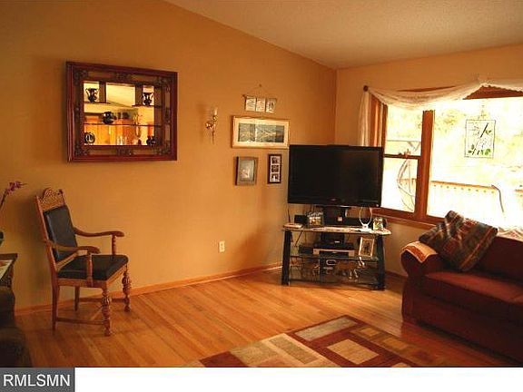 3rd image of 25035 Washington Dr