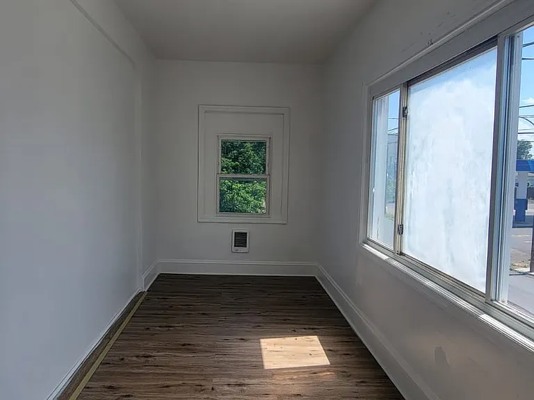 400 W Market St #3 — Photo 17