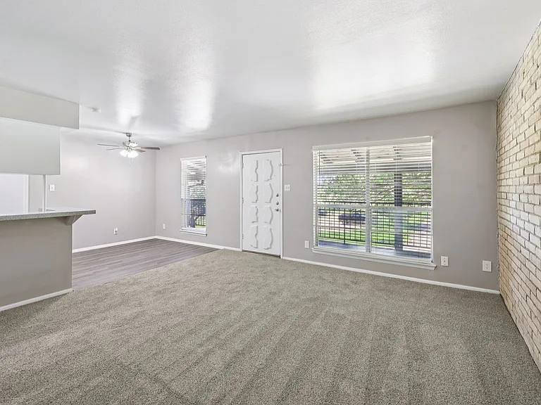 Premier Gardens Apartments — Photo 44