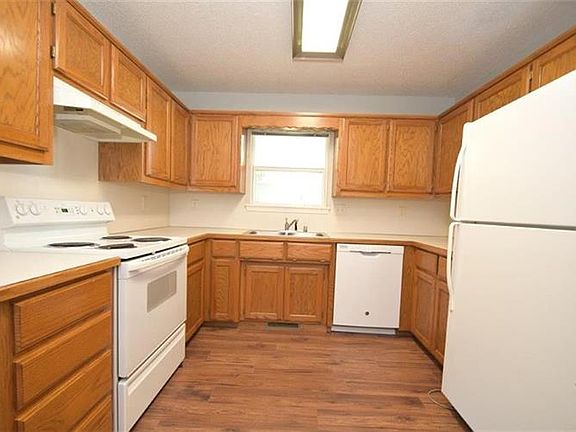 3rd image of 8643 Stoner Ln