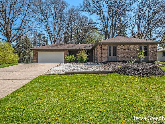2nd image of 3004 Woodsboro Dr NE
