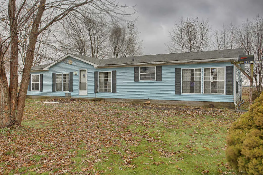 4301 E Oaks Rd photo 1